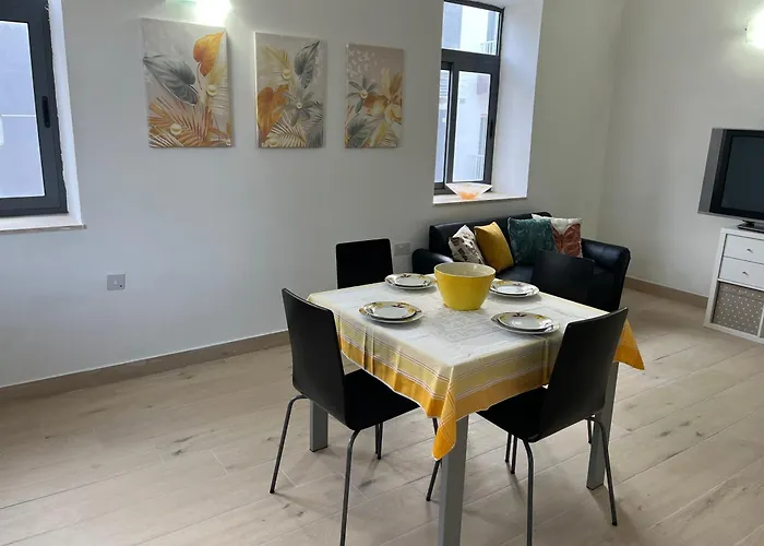 Sunshine With A Private Roof Terrace